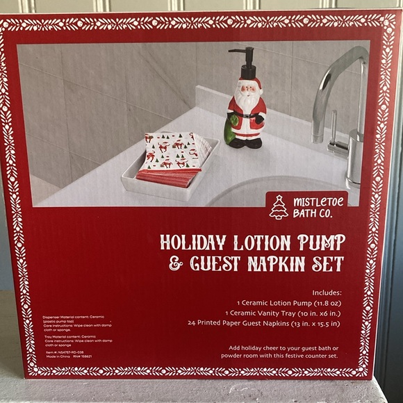 BNIB- 3 Piece Set- Ceramic Santa Soap Pump, 24 Hand Towels & Ceramic Towel Tray - Picture 12 of 16